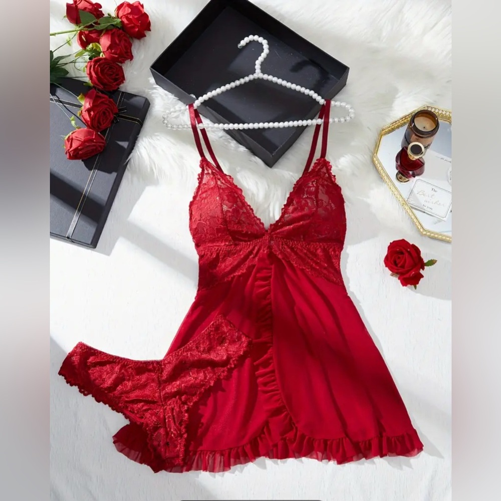 NEW Elegant Lace-Embellished Women Lingerie Sleepwear Set in Red Size S